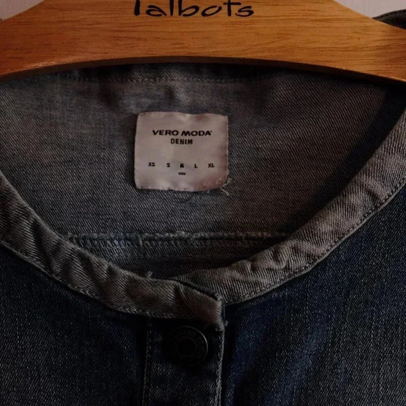 Vero Moda Cropped Length Denim Jacket Size Medium - Picture 3 of 5